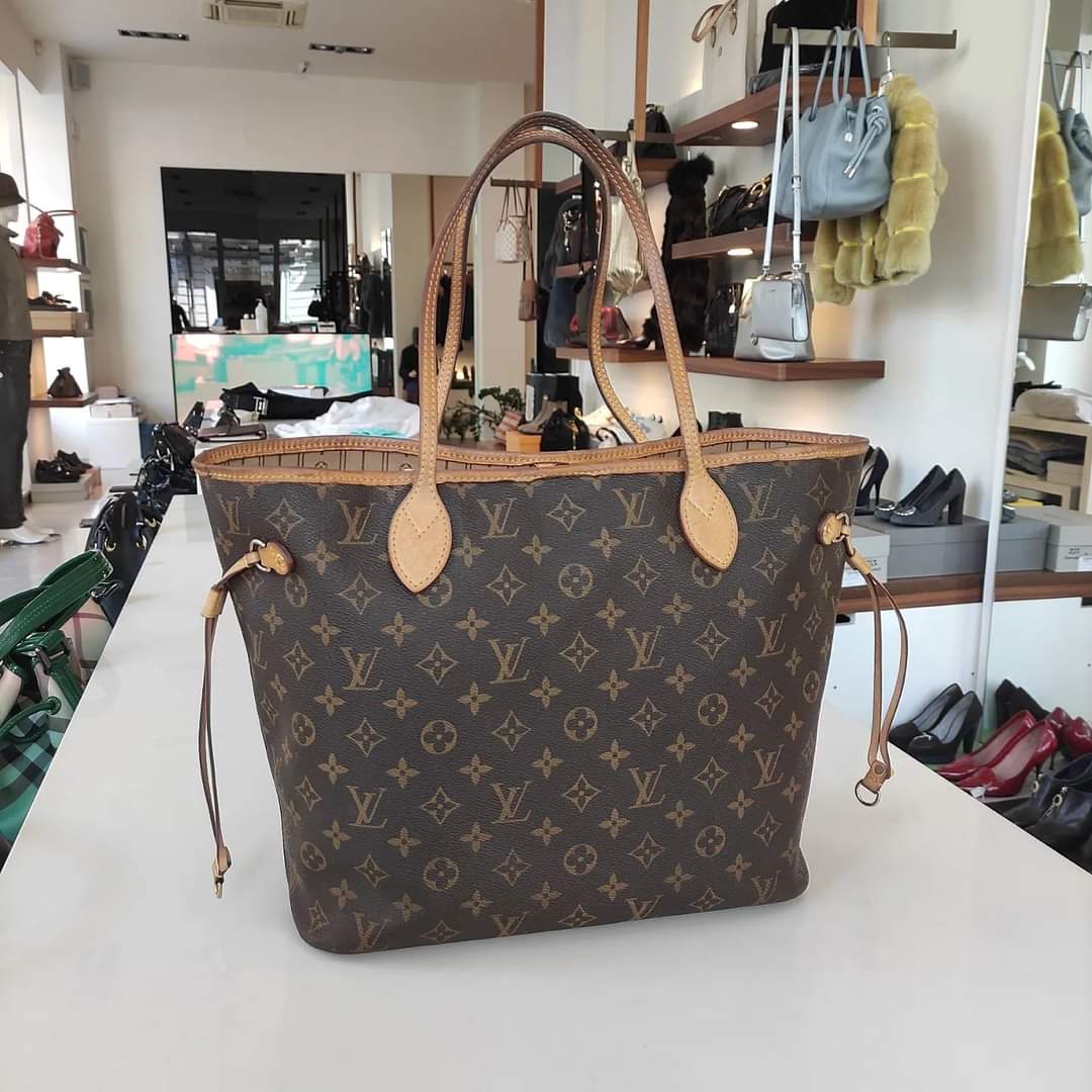 Louis Vuitton Partition Wristlet in tela monogram e finiture in vacchetta  naturale – Easy Luxury – Borse usate di Lusso