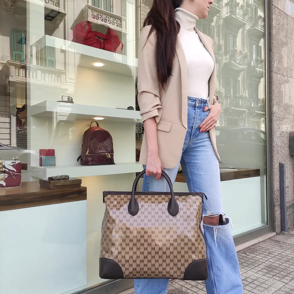 Borsa viaggio Gucci vintage in tela GG supreme, nastri web e finiture in  pelle marrone – Easy Luxury – Borse usate di Lusso