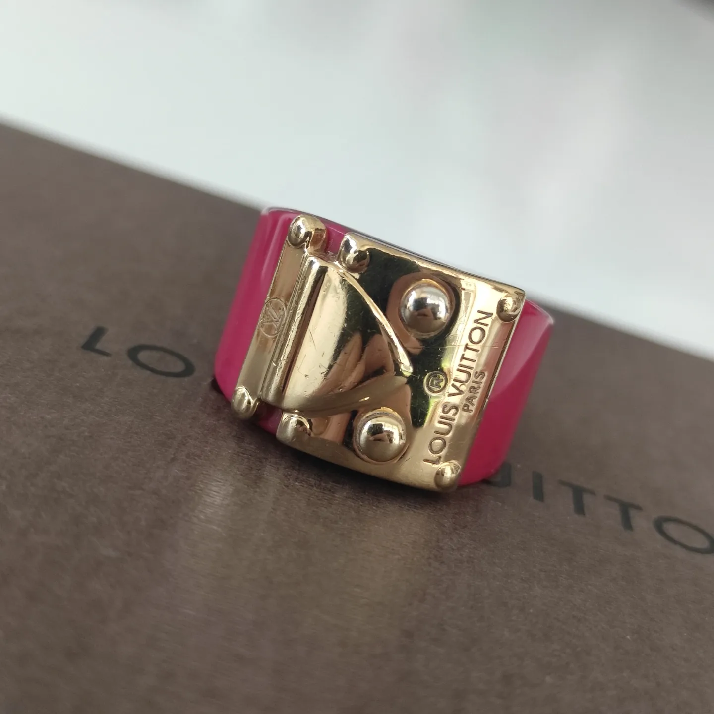 Anello Louis Vuitton Lock Me – Easy Luxury – Borse usate di Lusso