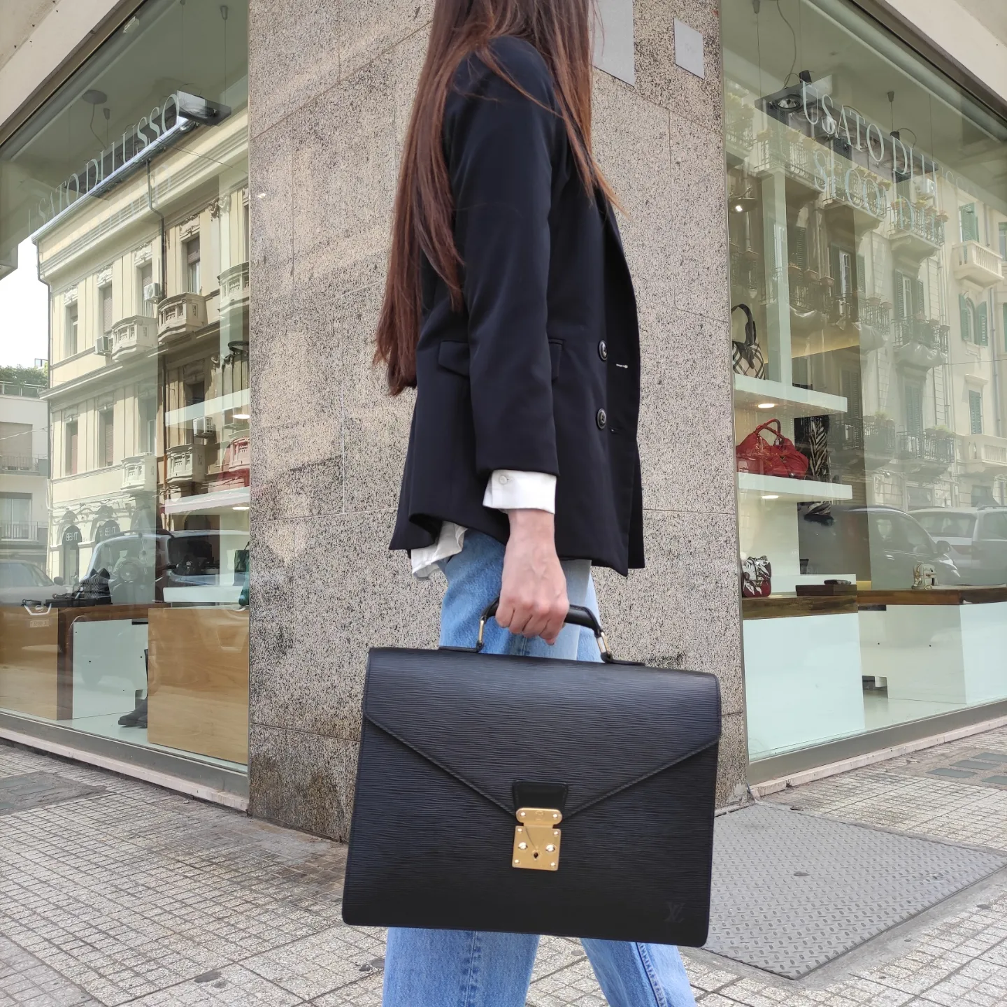 Delivery: ecco come le borse da rider di Louis Vuitton denunciano le  pessime condizioni di lavoro