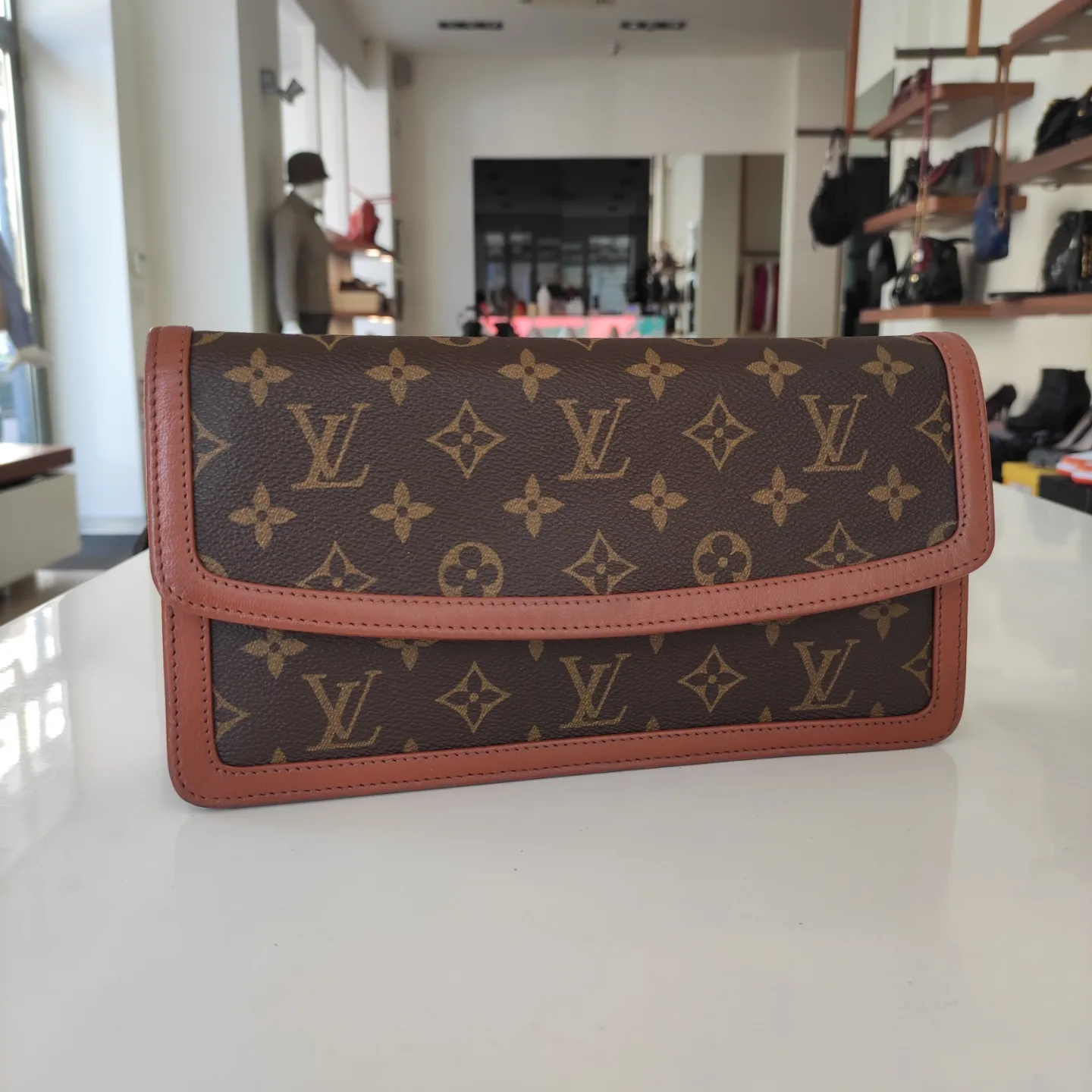 Louis Vuitton pochette Dame vintage in tela monogram e finiture in