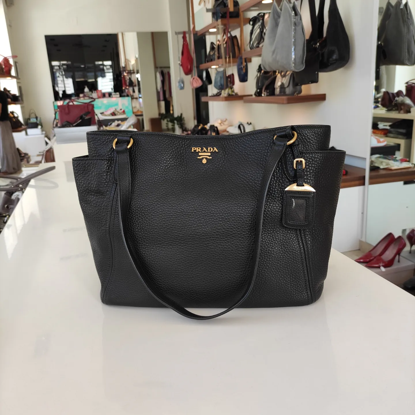 Borsa Prada vip gift in rafia e finiture in pelle – Easy Luxury – Borse  usate di Lusso