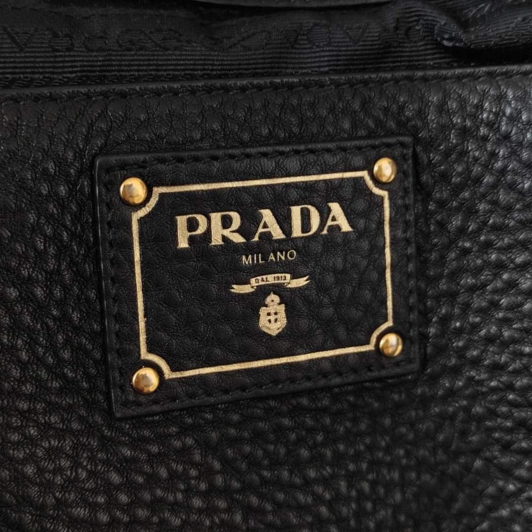 Sacca Prada in pelle di vitello e daino martellata – Easy Luxury ...