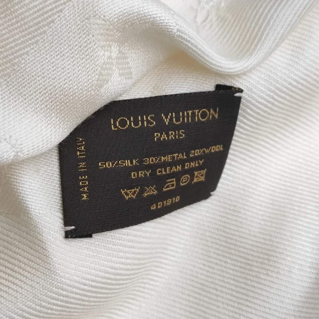 Louis Vuitton Scialle Monogram Shine Black Silvery ref.166809
