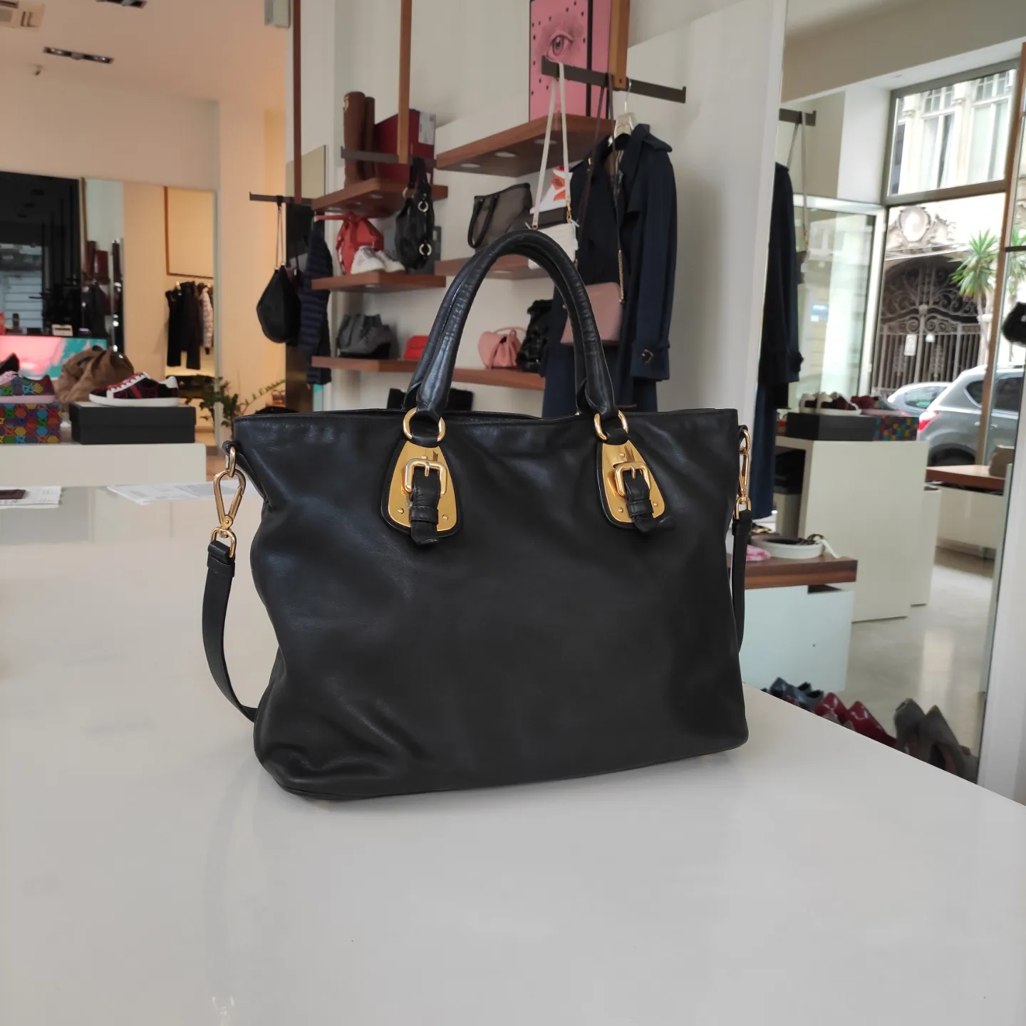 Borsa Prada vip gift in rafia e finiture in pelle – Easy Luxury – Borse  usate di Lusso