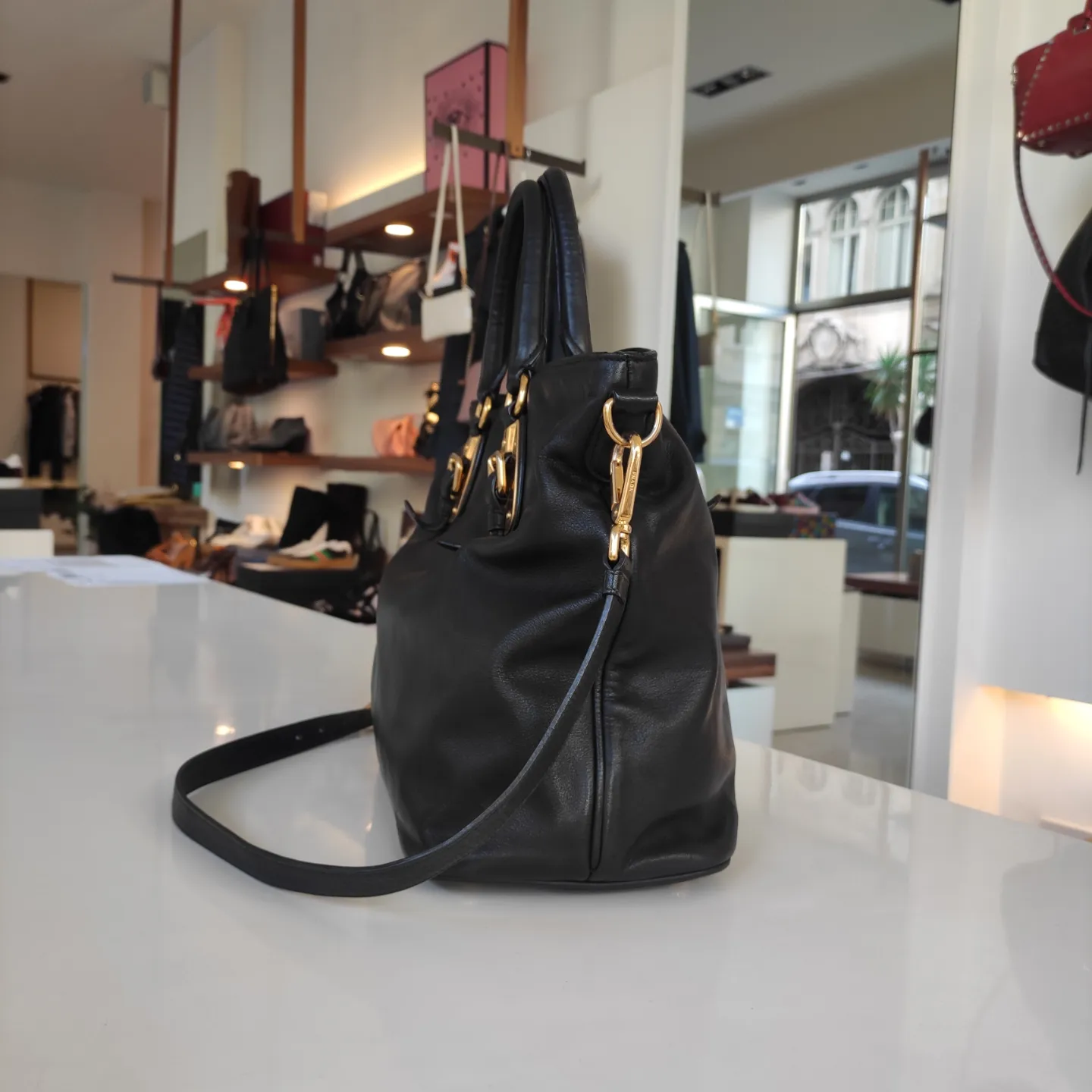 Borsa Prada vip gift in rafia e finiture in pelle – Easy Luxury – Borse  usate di Lusso