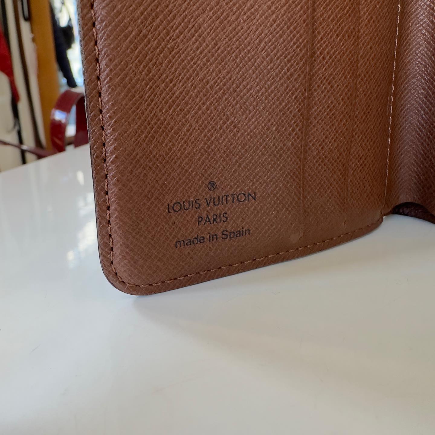 Portafoglio piccolo compatto bi-fold Louis Vuitton con monogramma marrone  Tela ref.286424 - Joli Closet
