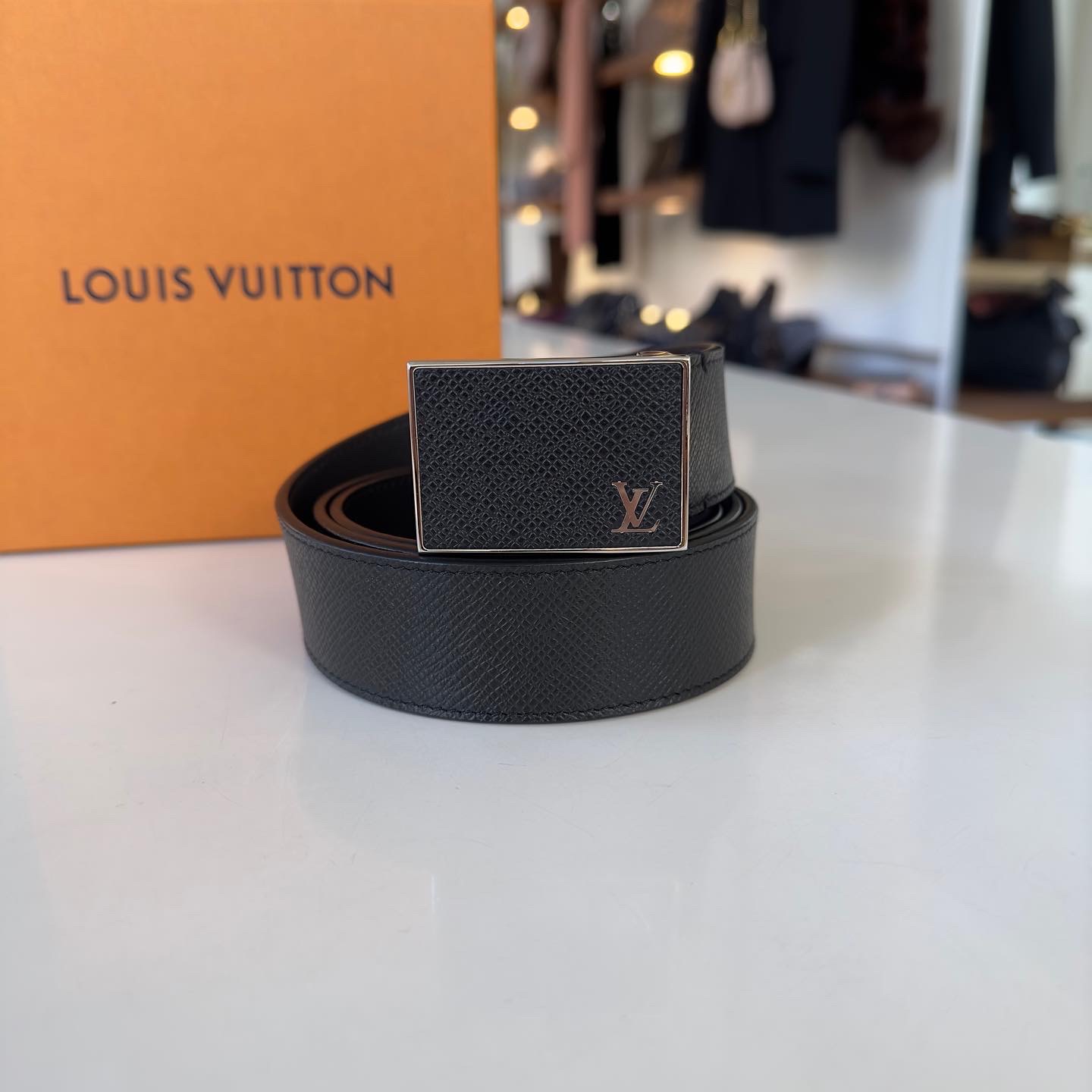Cintura uomo Louis Vuitton Metropole in pelle Taiga – Easy Luxury ...