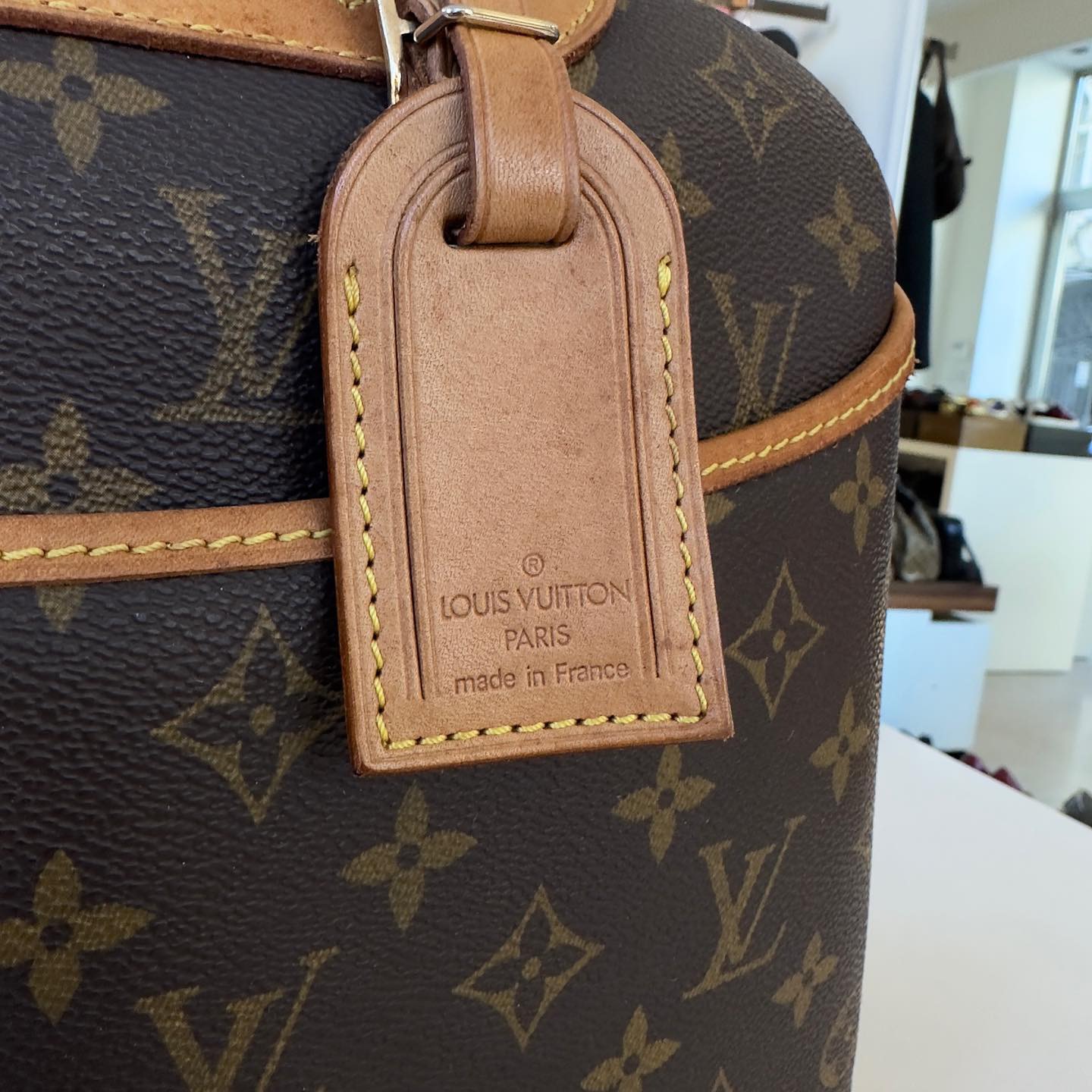 Borsa Louis Vuitton Deauville in tela monogram e finiture in