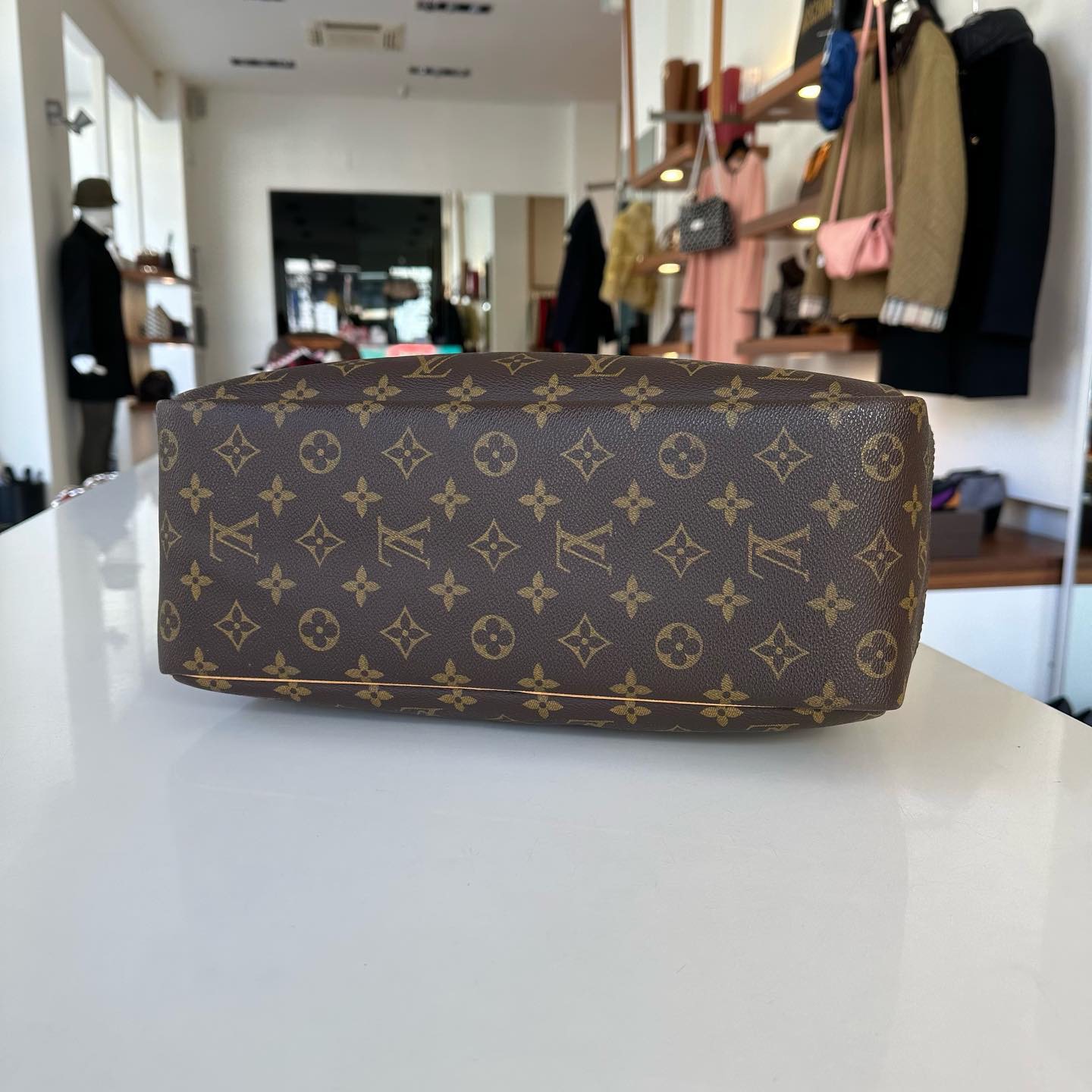 Borsa Louis Vuitton Deauville in tela monogram e finiture in