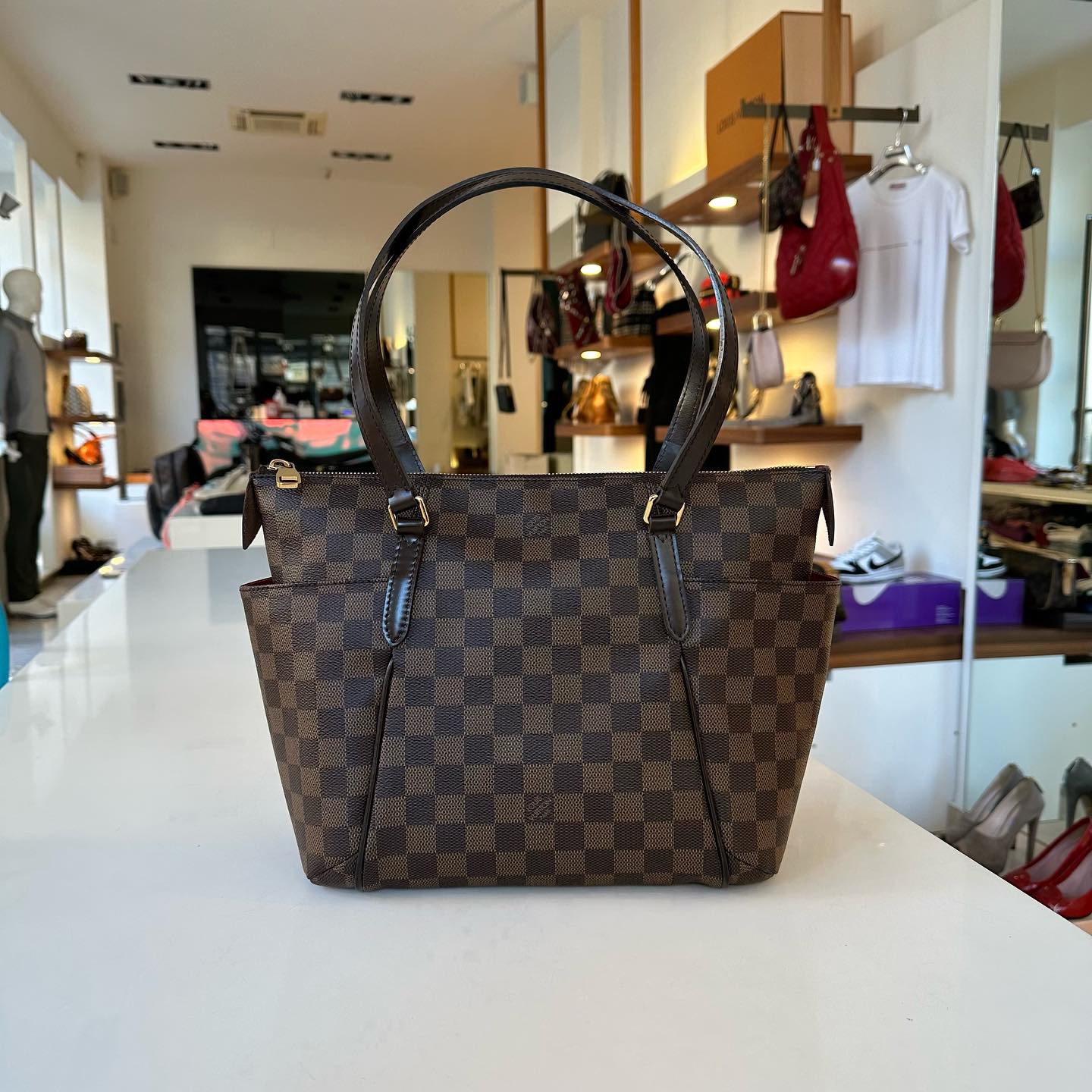 Borsa Louis Vuitton Lena PM in tela damier azur e finiture in