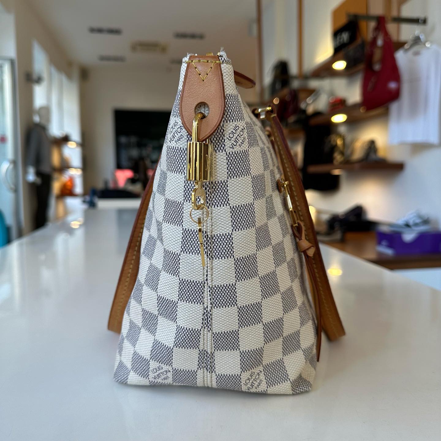 Borsa Louis Vuitton Lena PM in tela damier azur e finiture in