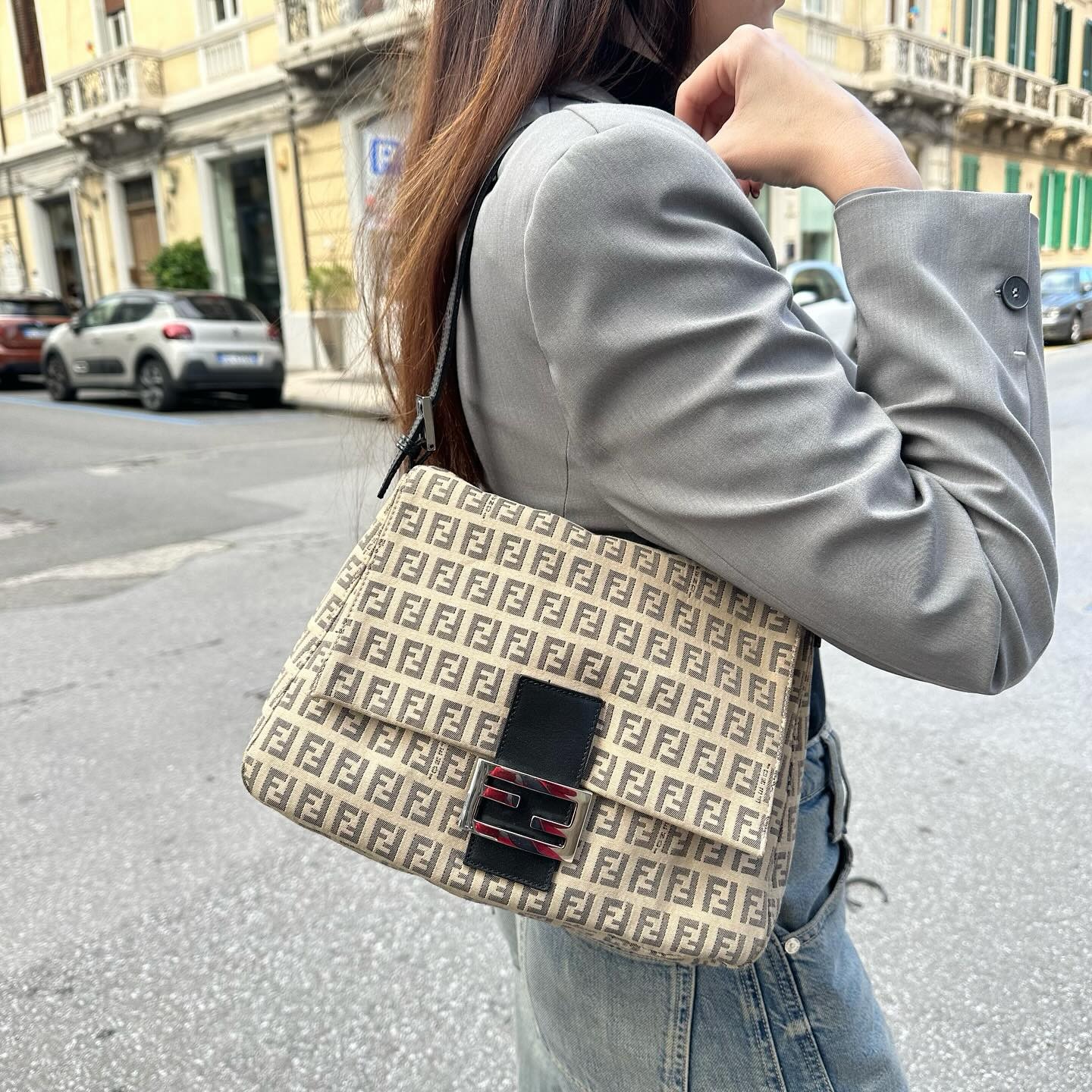 Borsa Fendi Mama in tela zucchino e finiture in pelle nera Easy Luxury Borse usate di Lusso